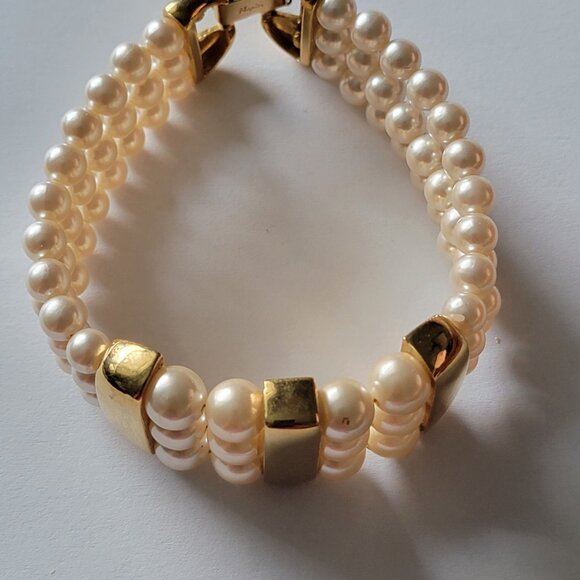 Signed Napier Faux Pearl with Gold-tone Bar Bracelet - Picture 10 of 10